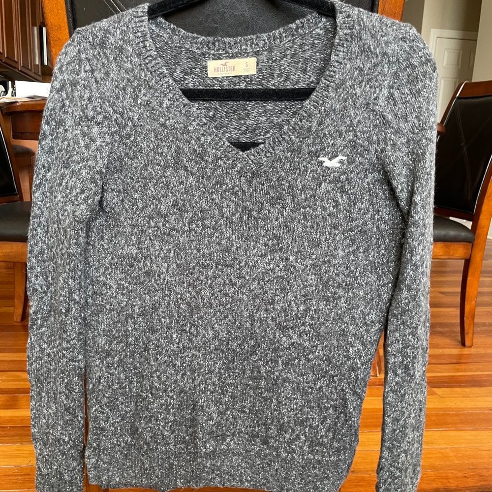 Hollister grey V neck sweater
